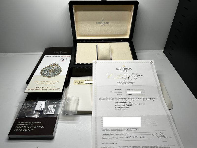 Patek Philippe Calatrava 5196J-001